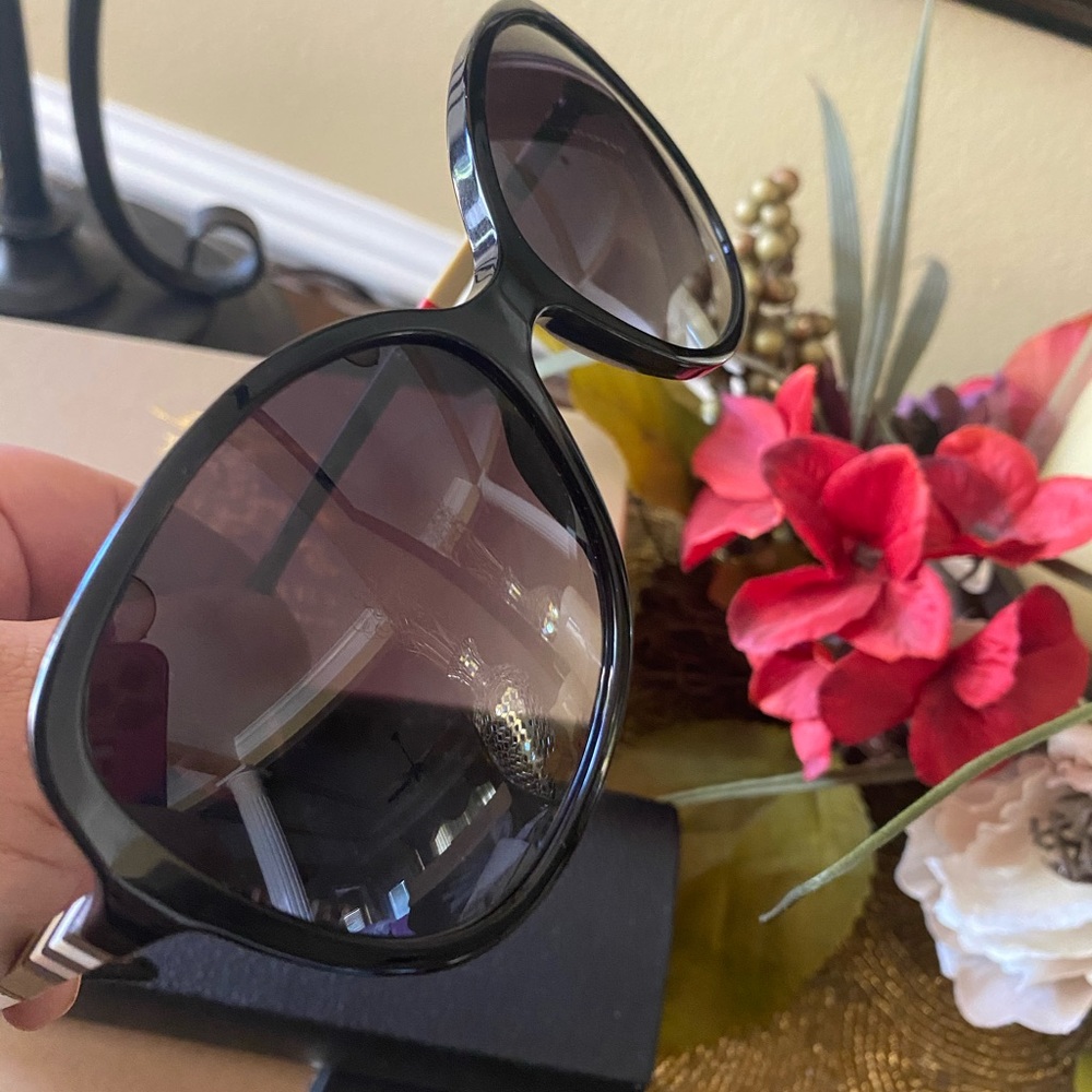 Brand new 🔥Burberry 🔥sunglasses 🕶 - Picture 14 of 16